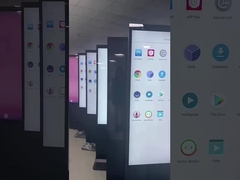 صفحه لمسی مادون قرمز 75 اینچی که در حال ایستادن است